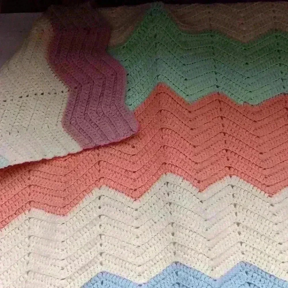 Hand Knit crocheted baby blanket 44x50 " - Picture 3 of 6